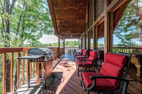 Smoky Mtn Lux Cabin Hot Tub, Pool, Views!